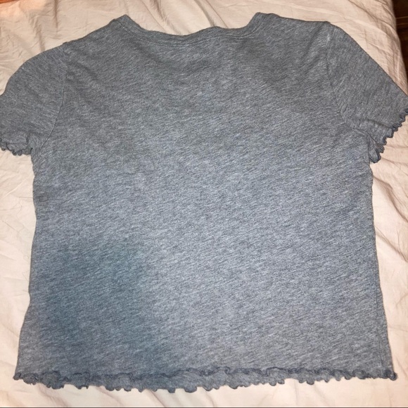 Hollister 🌑Grey Embroidered Flower Tee S - Picture 3 of 6